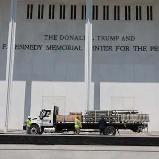 Yargıç Trump'ın Kennedy Center'daki Adının Kaldırılması Kararını Onadı