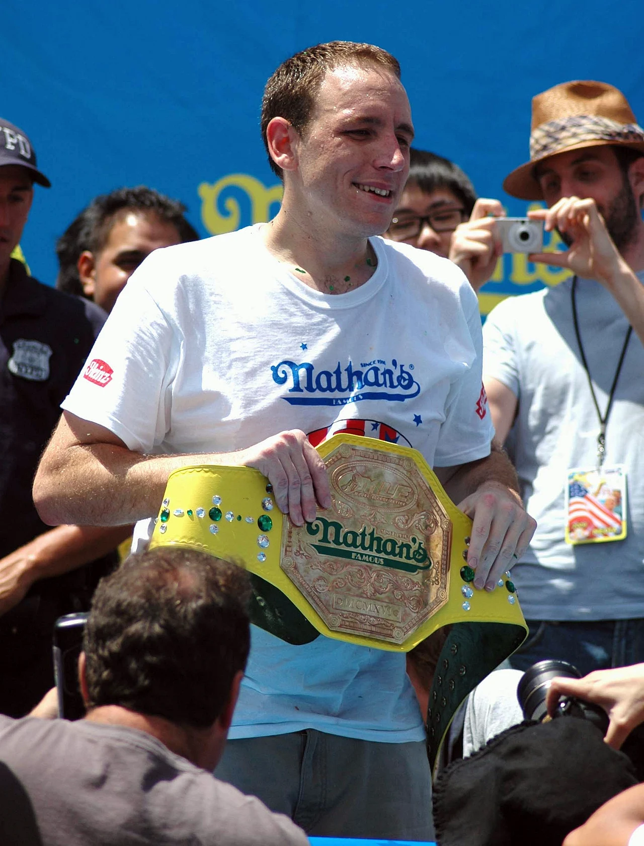 Yarışma şampiyonu Joey Chestnut sıcak hava ve neme takıldı