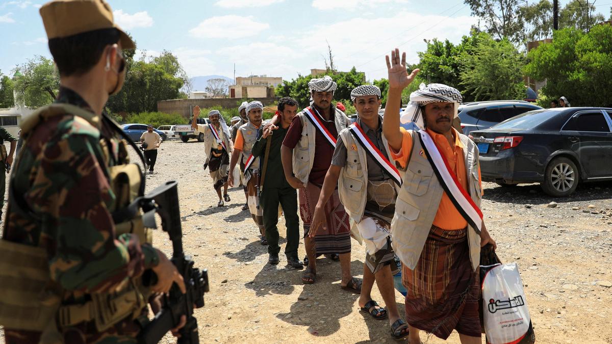 Yemen hükümet güçleri Kızıldeniz kentinde Husilere saldırdı