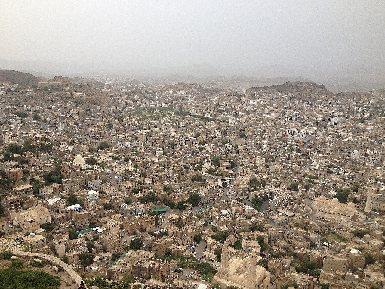 Yemen'de Konut Krizi: Aileler Keskin Nişancı Riskine Rağmen Cephe Hattında Yaşıyor
