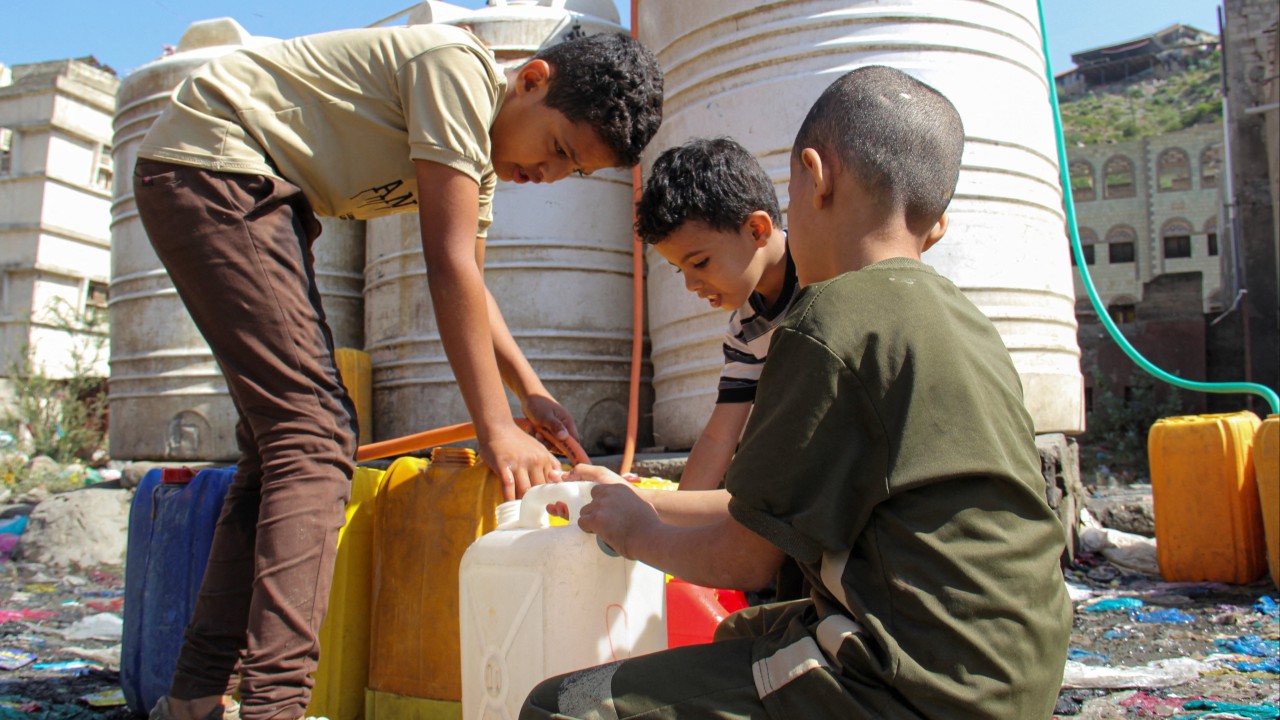 Yemen'in Taiz kentinde kuşatma altında su krizi