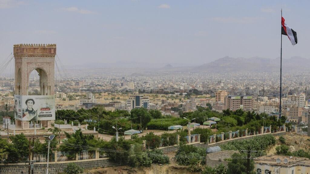 Yemen'in başkenti Sanaa'da patlamalar: Husiler Suudi Arabistan'ı suçladı