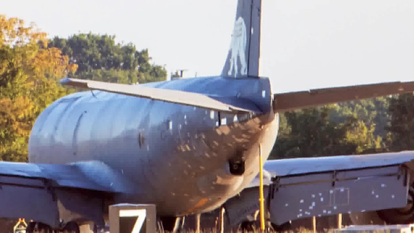 Yeni Bir Savaş Hasarı Almış KC-135 Tanker Uçağı RAF Mildenhall'dan Geçti