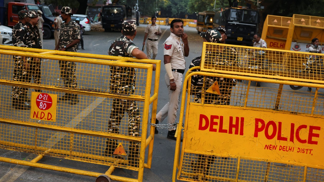 Yeni Delhi'de Gençlik Protestosuna Sıkıyönetim: İnternet Kesildi