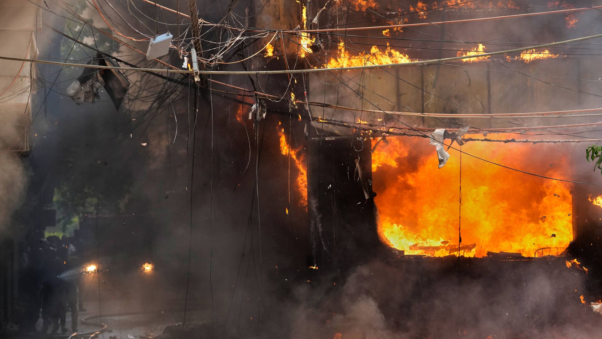Yeni Delhi'de Otel Yangını: 21 Ölü