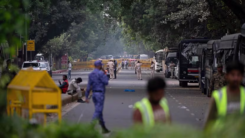 Yeni Delhi'de Seçim Komisyonu Başkanı'na Karşı Protestolar Sürüyor