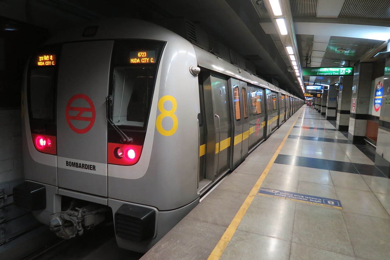 Yeni Delhi'de yangın: En az 18 ölü
