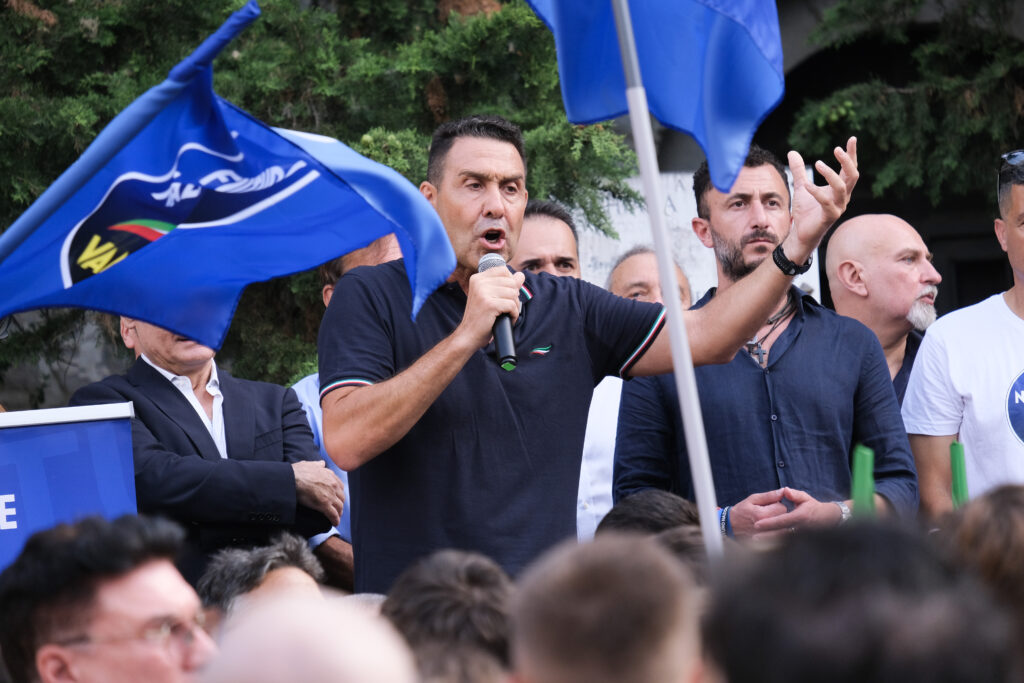 Yeni rakip Meloni'yi aşırı sağa itiyor