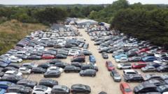 Yetkisiz otopark genişliyor: Araçlar hasarlı ve kirli