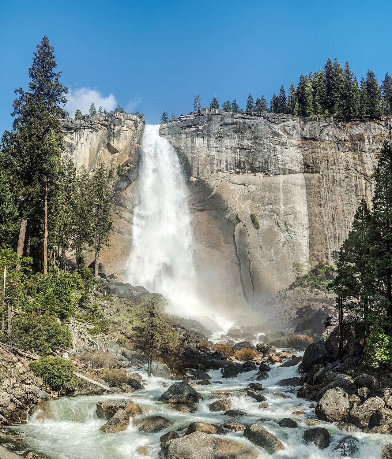 Yosemite’deki Şelaleye Yuvarlanan Adam Hayatını Kaybetti