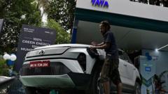Yüksek Akaryakıt Fiyatları Hindistan'da Elektrikli Araç Talebini Artırıyor