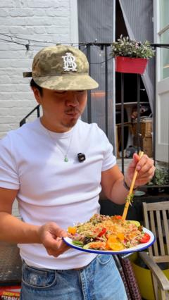 Yum Mama: Tayland'ın Pratik Erişte Salatası Tarifi