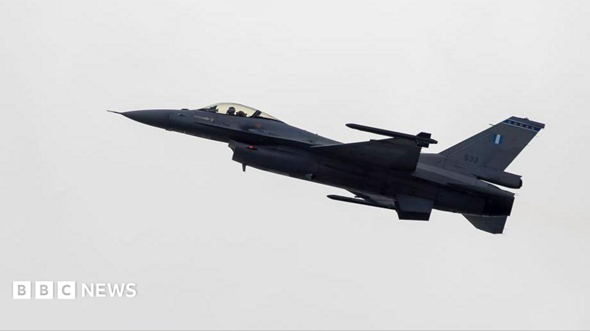 Yunan F-16'sı Zakintos Havalimanı'na Acil İniş Yaptı, Alev Aldı