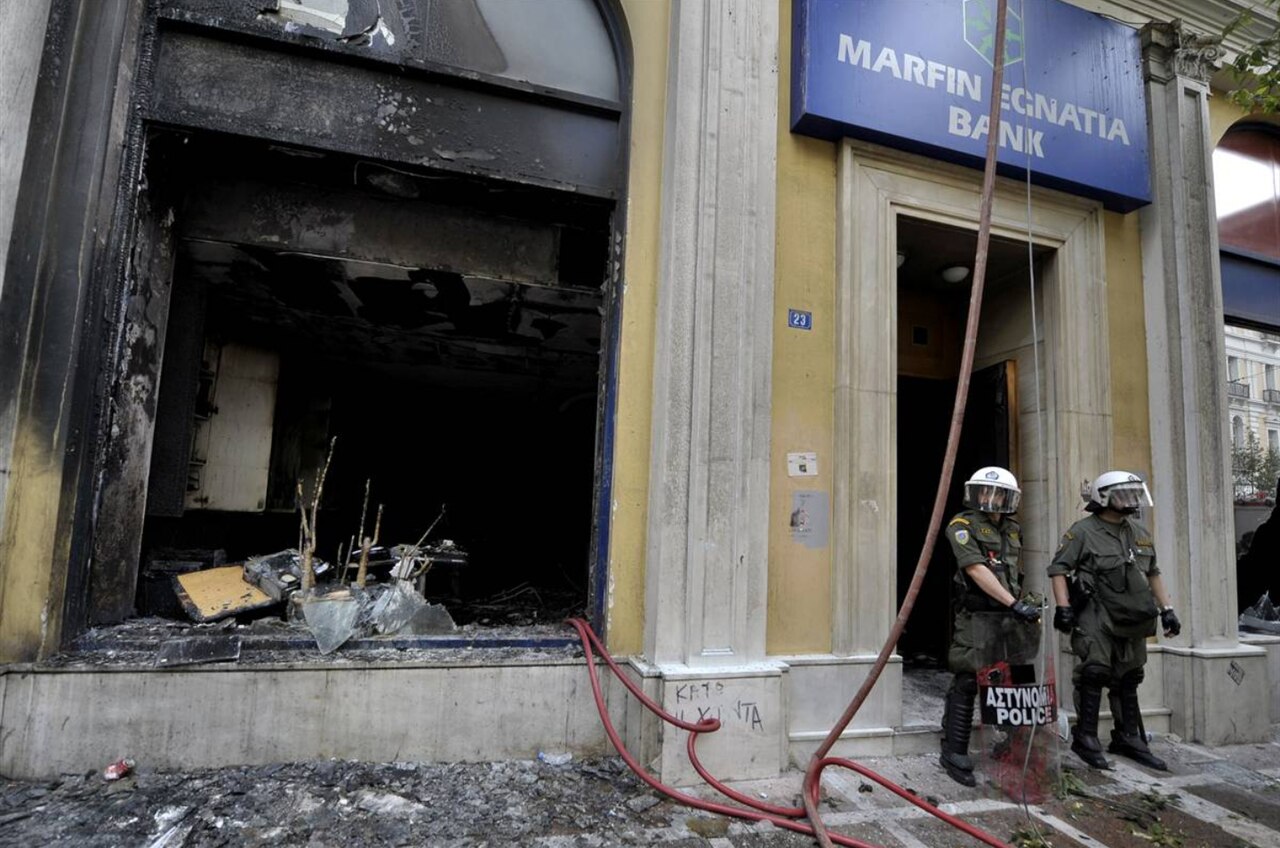 Yunanistan'da 2010'daki banka saldırısıyla ilgili 2 tutuklama