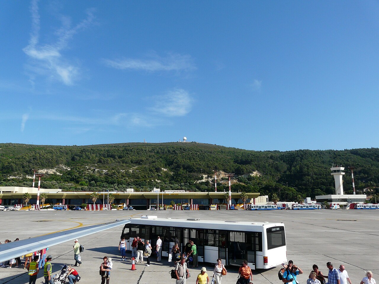 Yunanistan'da orman yangını turist bölgesini vurdu: Halkidiki'de tahliyeler sürüyor