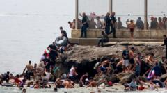 Yüzlerce Göçmen Fas'tan İspanya'nın Ceuta Kentine Yüzdü