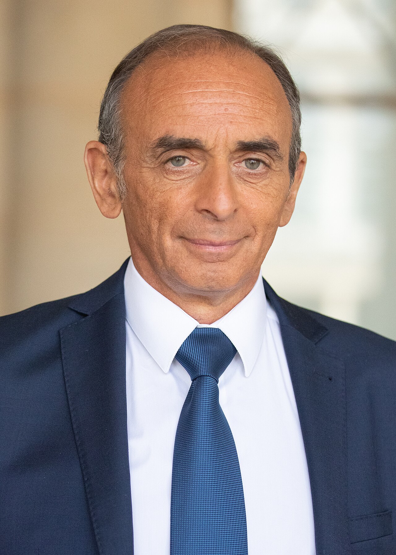 Fransa'da aşırı sağcı Zemmour cumhurbaşkanlığı adaylığını duyurdu