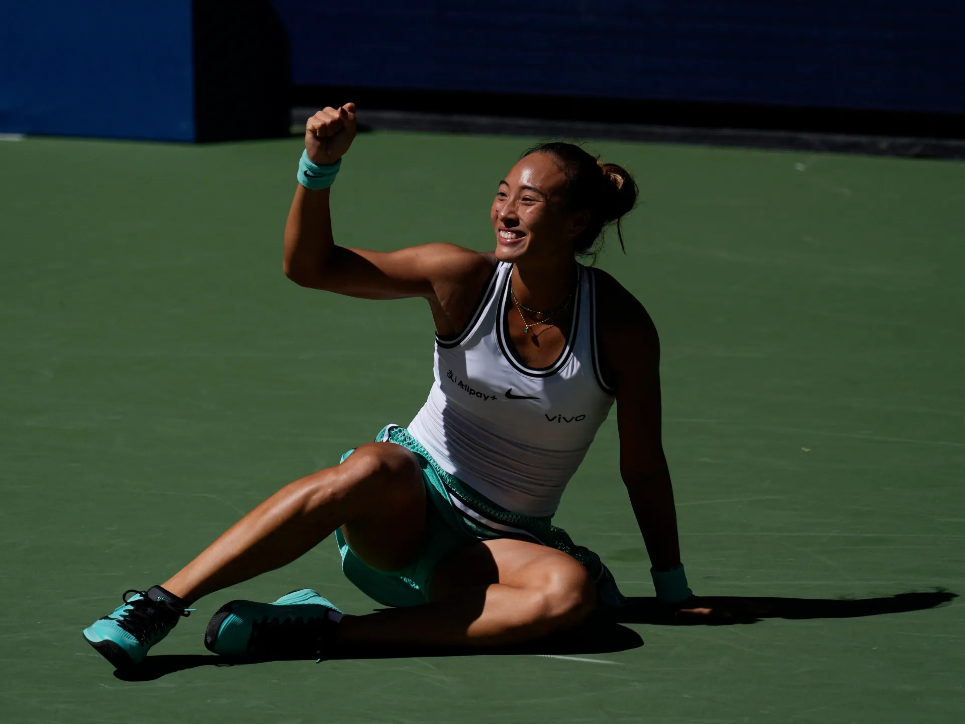 Zheng'den inanılmaz geri dönüş: US Open'da çeyrek finalde