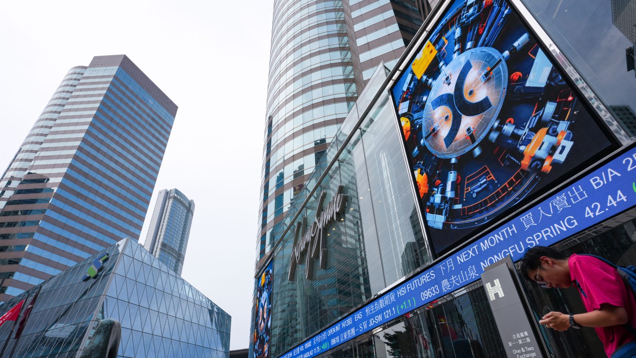 Zhongji Innolight Hong Kong'da Zayıf Açılış Yaptı; Yapay Zeka Hisseleri Küresel Satış Dalgasıyla Geriledi